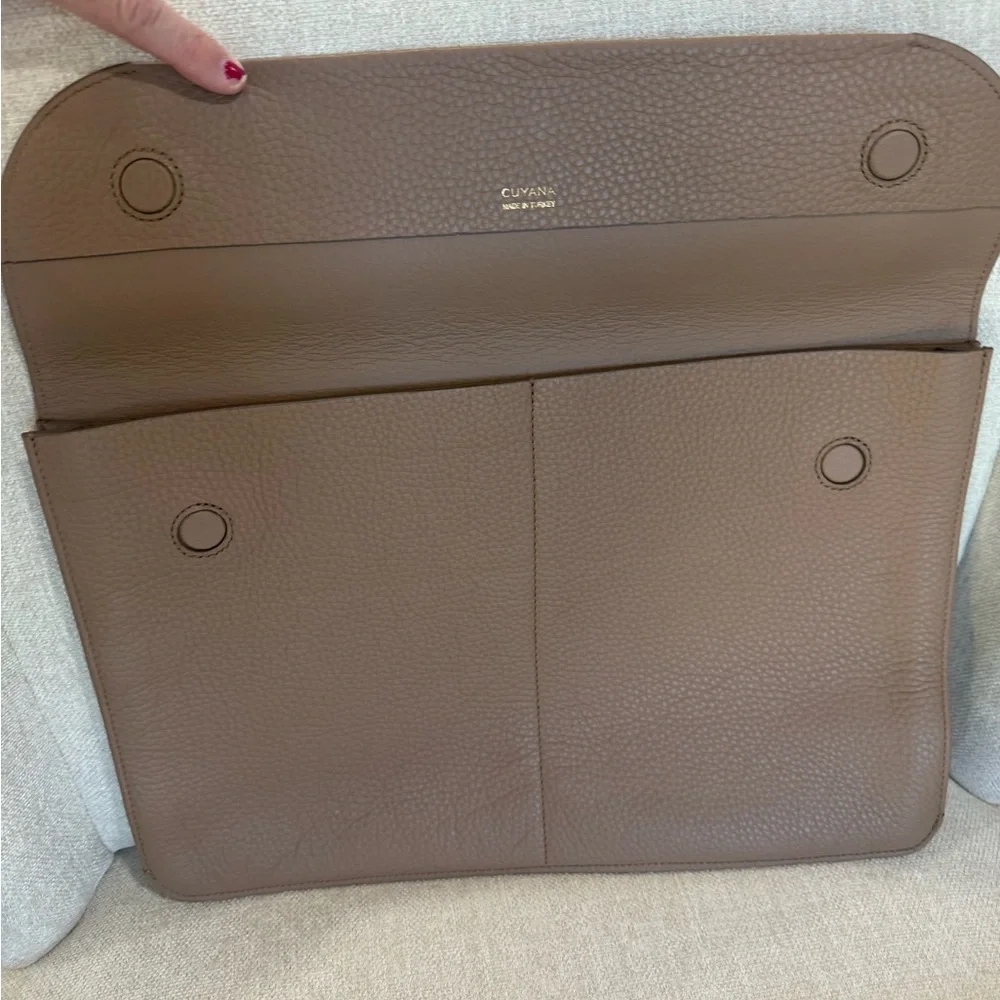 Cuyana Grained Leather Tech Carryall-16 inch - Picture 4 of 8